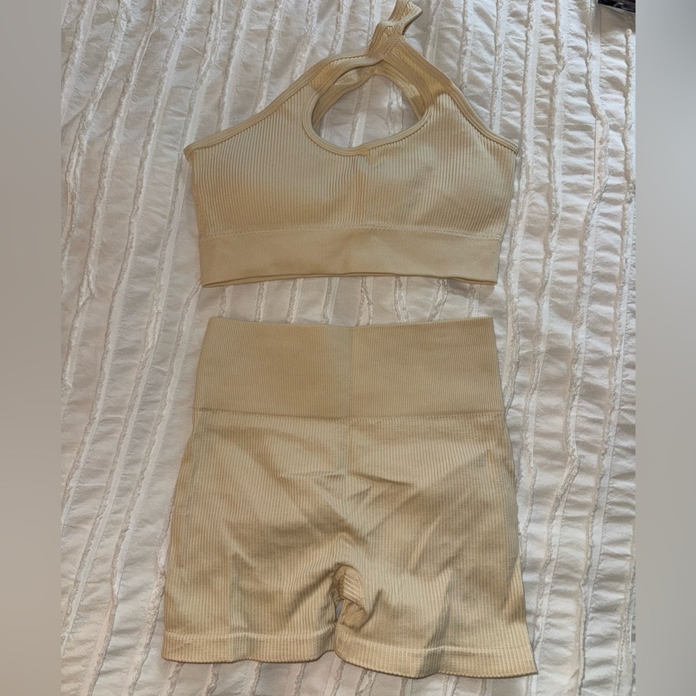 Cream Workout Set